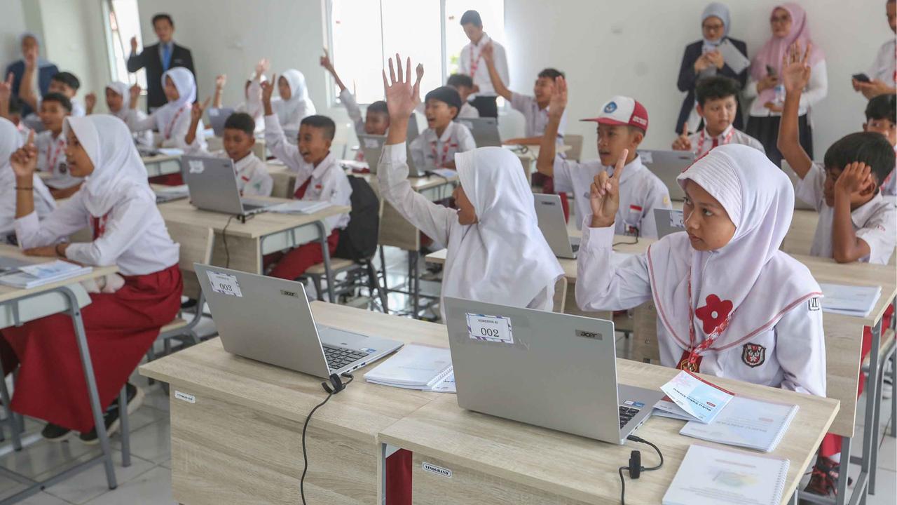 FOTO: Hari Pertama Penuh Semangat di Sekolah Rakyat