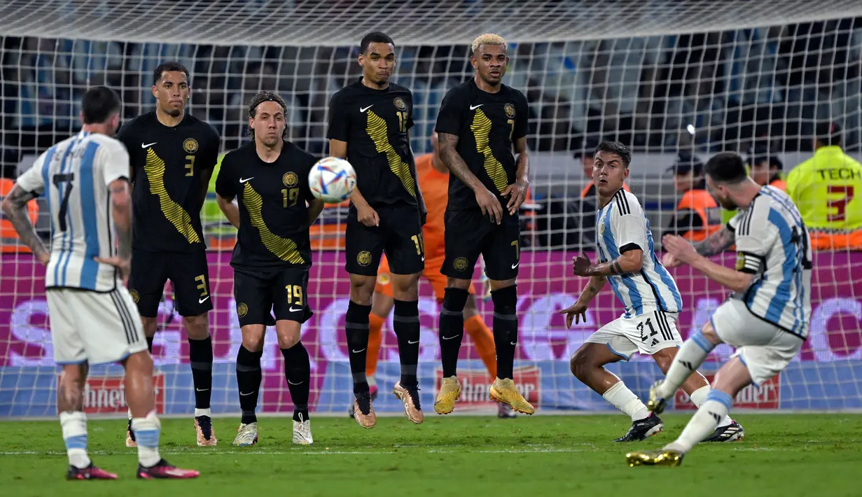 Rekor itu tercipta setelah Argentina membantai Curacao pada laga persahabatan. Argentina menang 7-0. (JUAN MABROMATA / AFP)