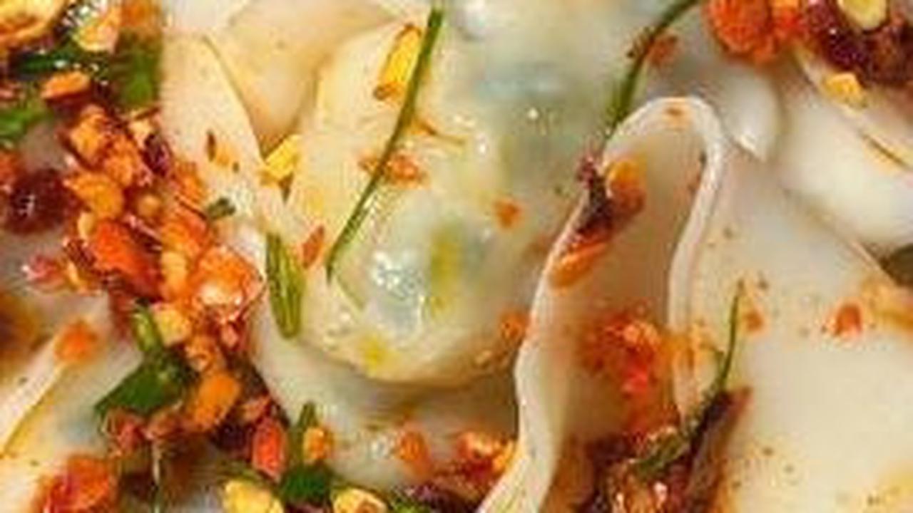 Resep Pangsit Chili Oil, Camilan Pedas Menggugah Selera
