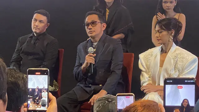 Hanung Bramantyo dalam konferensi pers film Beautiful Pain yang dihelat di Jakarta, Kamis (15/10/2026). (Liputan6.com/Nola Vemiliana)