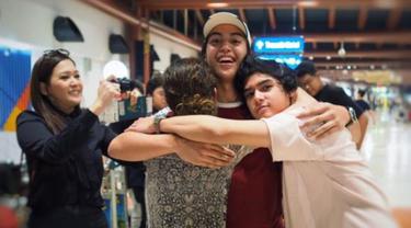 Berangkat Ke London Maia Estianty Foto Saat El Peluk Al Dan Dul News Entertainment Fimela Com