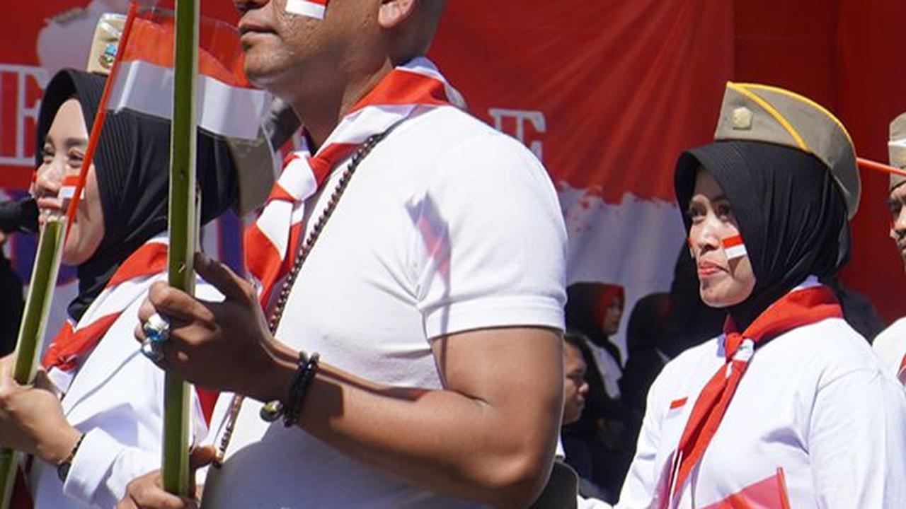 Berbagai kelompok masyarakat, sekolah, dan komunitas berpartisipasi dalam karnaval dengan mengenakan kostum yang menggambarkan beragam aspek budaya Indonesia.