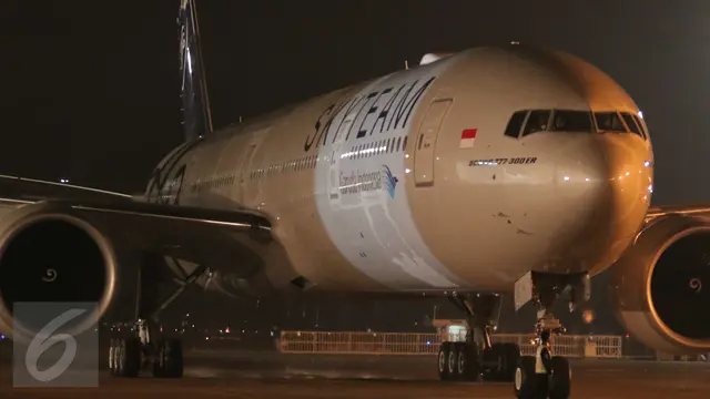 20151029-Melihat Kondisi Bodi dan Interior Pesawat Boeing 777-300ER Milik Garuda-Tangerang