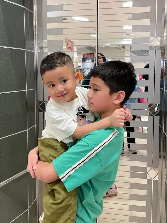 Potret Bromance Rafathar dan Rayyanza Kompak Main Bareng (instagram/raffinagita1717).