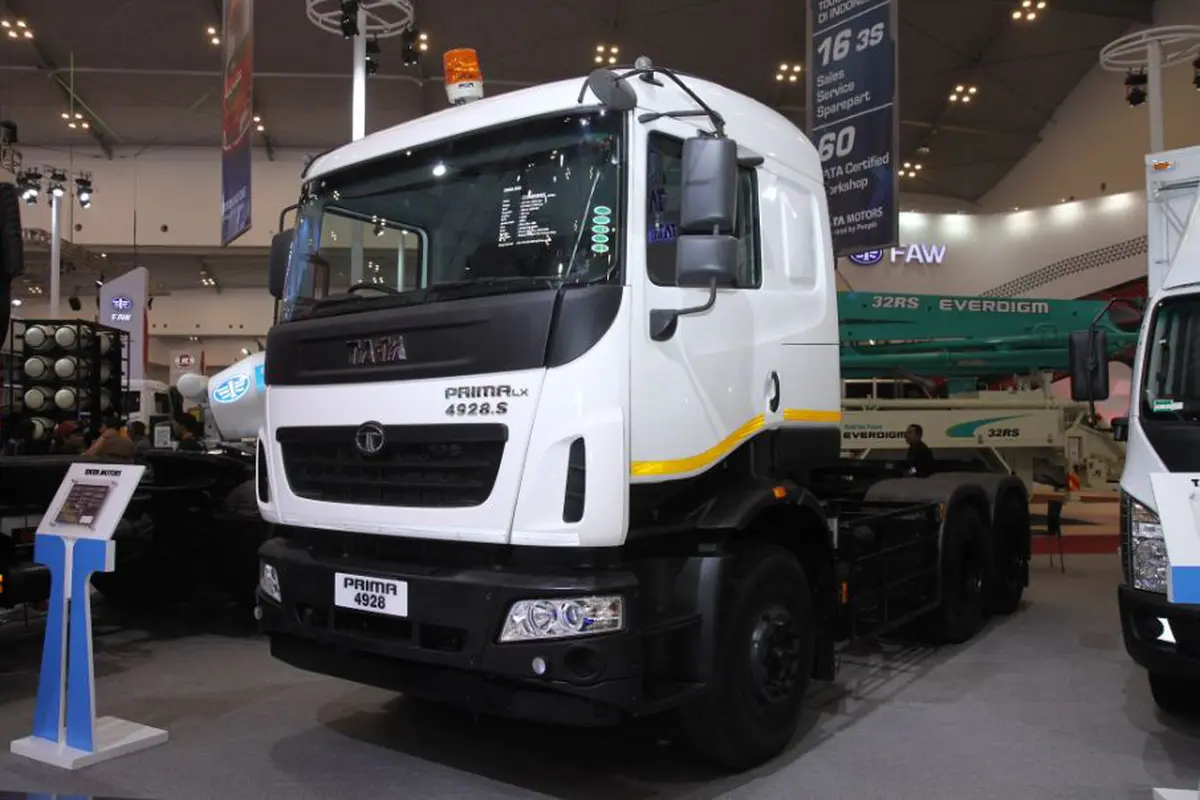 Tata Prima 4928 Trailer 6x4