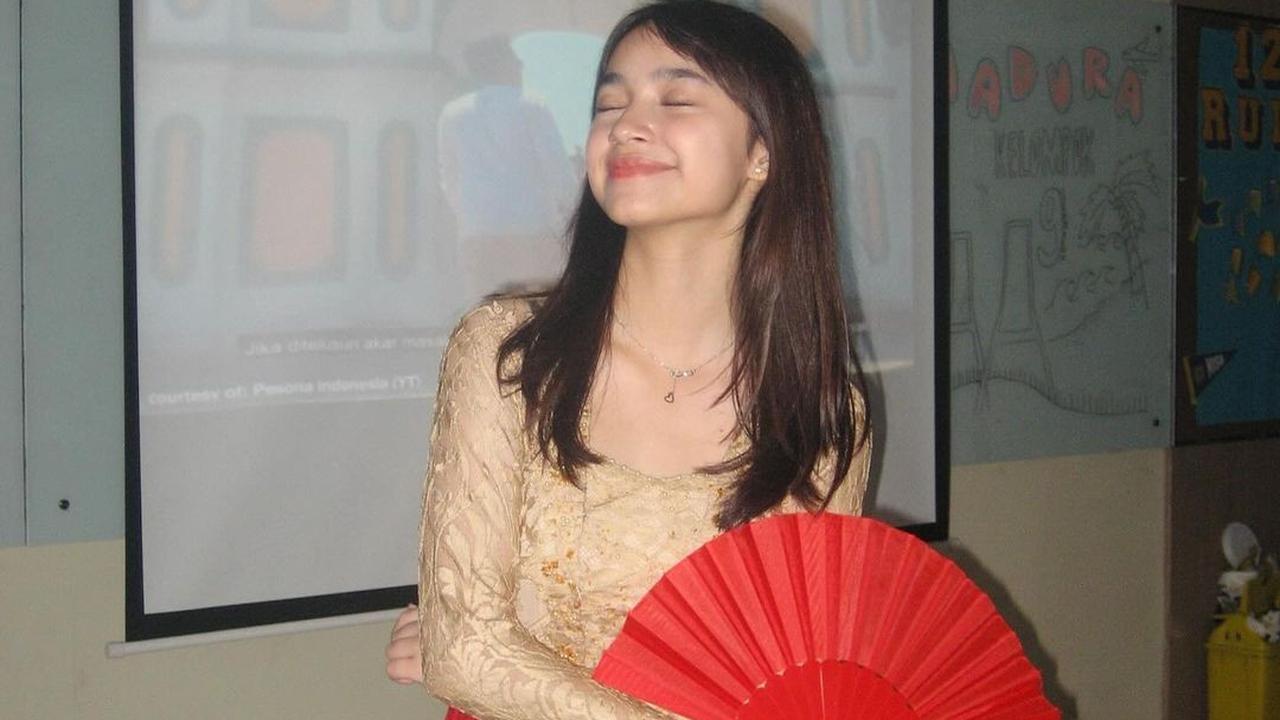 7 Potret Sidney Anak Cut Tari yang Kini Usia 17 Tahun, Parasnya yang Makin Cantik Banyak Dipuji