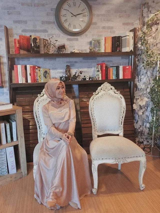 6 Pesona Vita Alvia saat Pakai Hijab, Makin Anggun