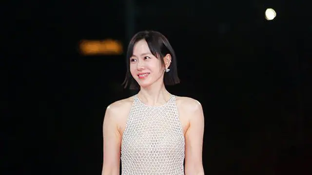 Pasutri Menang Bareng, Gaya Serasi Hyun Bin dan Son Ye Jin Blue Dragon Awards 2025