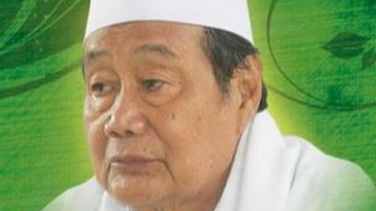 Inilah sosok KH. Abdullah Faqih atau yang lebih dikenal dengan Kiai Faqih.  Kiai ini sangat disegani di kalangan Nahdlatul Ulama (NU). Sosoknya termasuk kiai khos atau kiai utama yang sering jadi rujukan masyarakat.