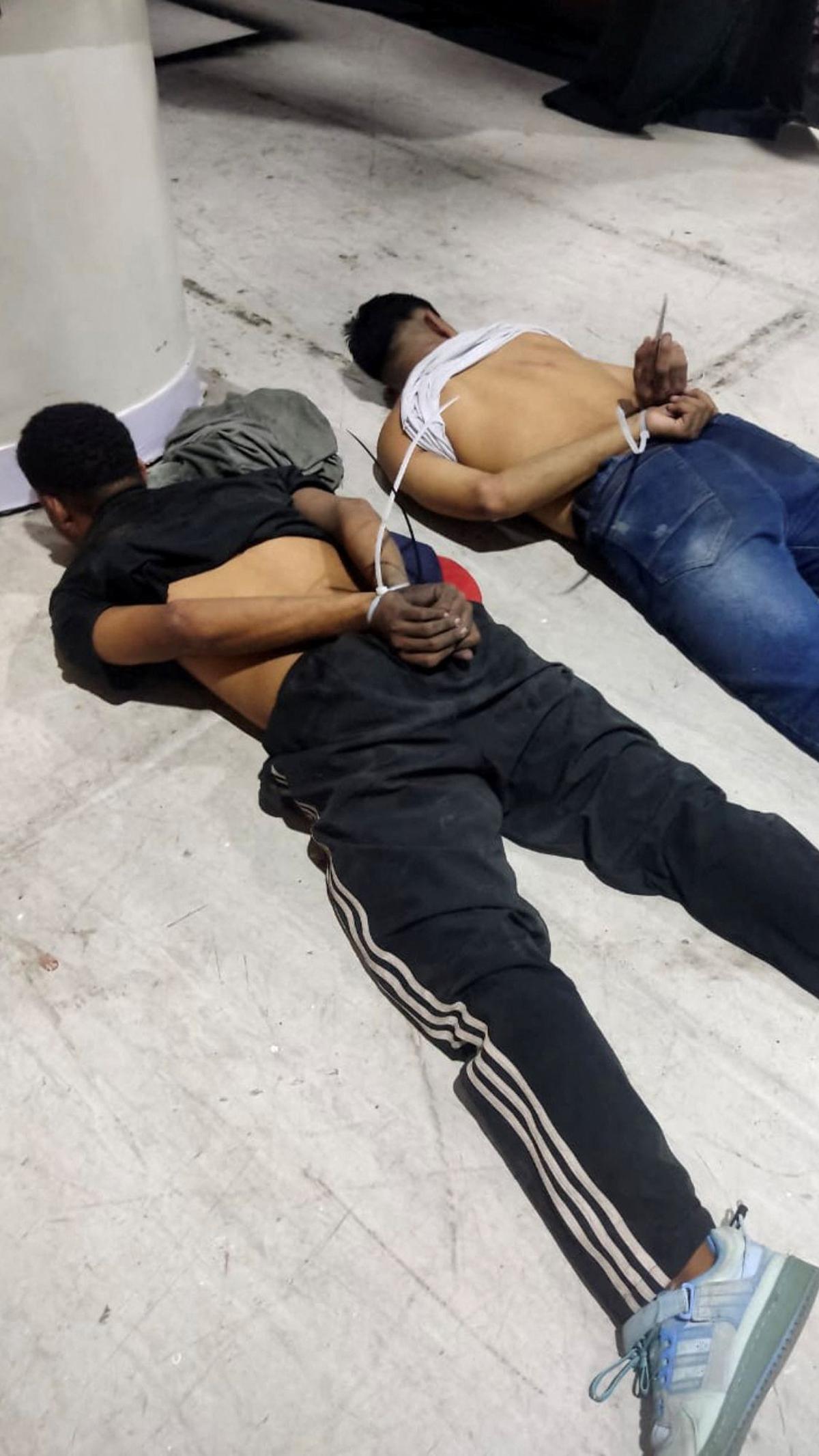 Dari sumber media sosial X yang dulu dikenal Twitter dalam akun @PoliciaEcuador dituliskan bahwa Kepolisian Nasional Ekuador telah mengerahkan unit khusus ke TKP & telah mengamankan 13 orang.<br>(Handout / Ecuador´s National Police / AFP)