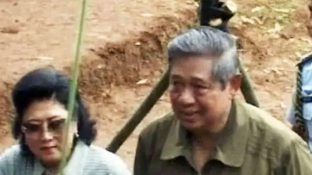 Tak Mau ABS, SBY Jalan Kaki 2 Km Temui Warga