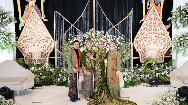 Danang DA dan Nura bersama pemilik dan desainer Delmora, Dedi Hertanto dan Anie Wardhana (ist)