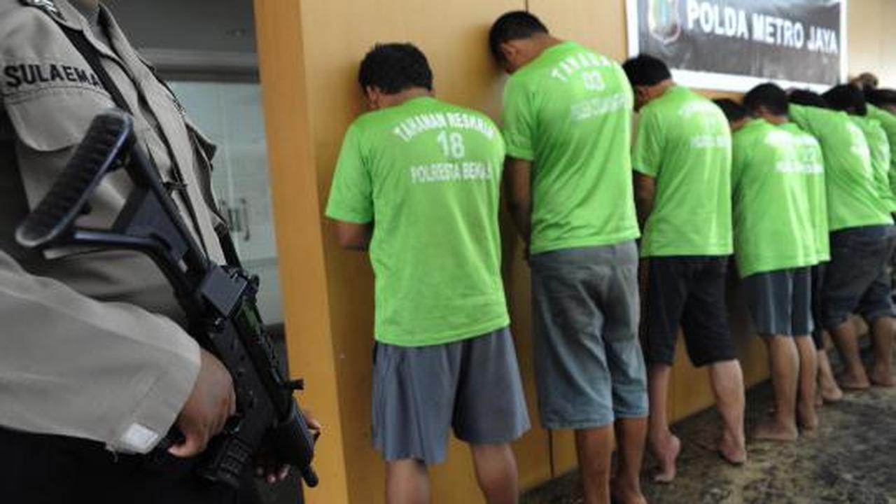 Bajing loncat gasak miliaran 