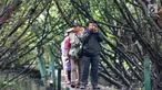 Komunitas pemerhati burung melakukan kegiatan Asian Waterbird Census 2019 di Hutan Lindung Angke Kapuk Jakarta, Sabtu (19/1). Kegiatan ini bertujuan memperkenalkan kekayaan keanekaragaman hayati Indonesia kepada generasi muda. (Liputan6.com/Fery Pradolo)