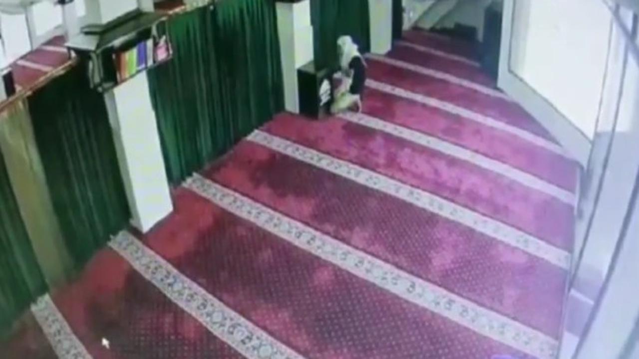 Pencurian Kotak Amal Masjid di Kota Malang, Pelaku Pakai Mukena