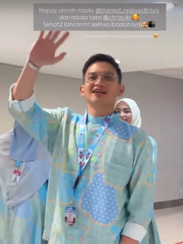 Citra Kirana dan Rezky Aditya saat Berangkat Umrah (Foto: Instagram @citraciki)