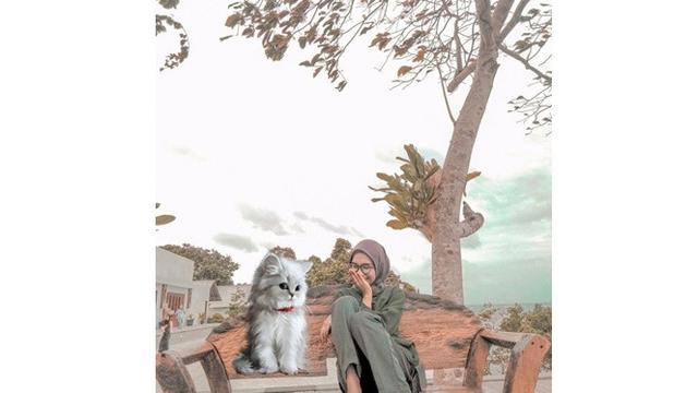 Wanita Ini Minta Fotonya Diedit Biar Berdua, 6 Hasilnya Bikin Ngakak