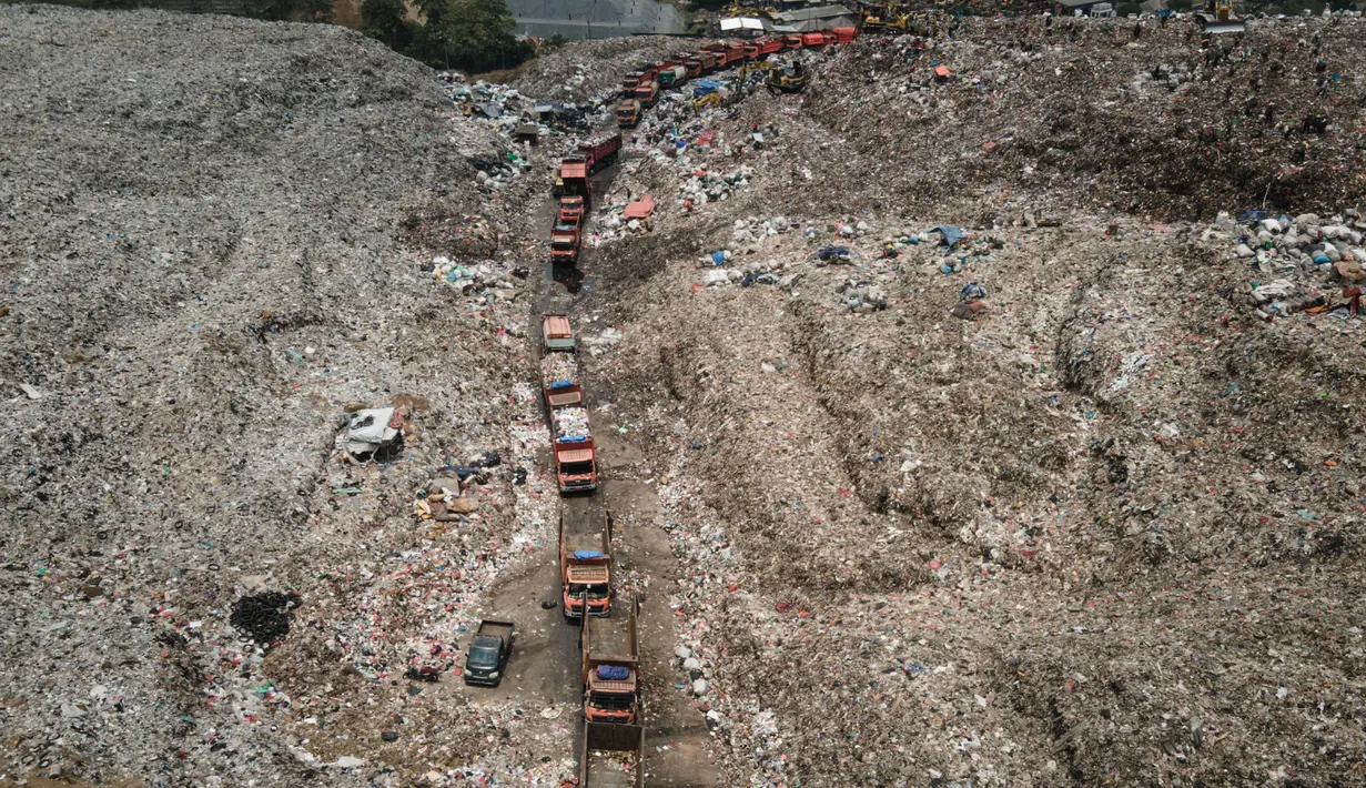 TPST Bantar Gebang merupakan salah satu tempat pembuangan sampah terbesar di dunia yang sudah hampir mencapai kapasitasnya. (Yasuyoshi CHIBA/AFP)