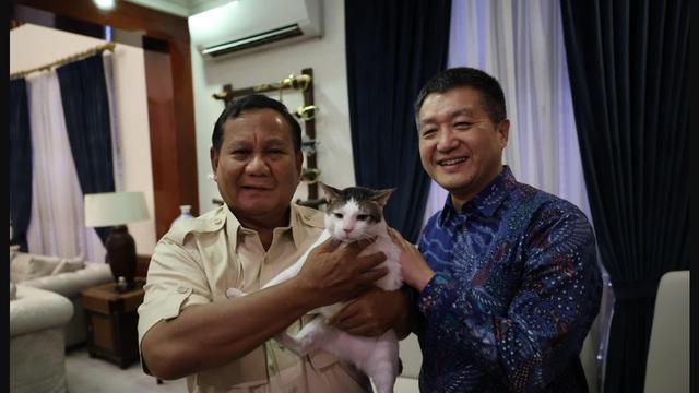 Calon presiden (caprea) nomor urut 02 Prabowo Subianto menerima kunjungan Duta Besar (Dubes China) untuk Indonesia, Lu Kang di kediamannya, Jalan Kertanegara, Jakarta Selatan, Minggu (18/2/2024).