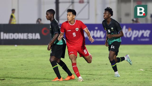 Foto: Laga Perdana Malik Risaldi Bersama Timnas Indonesia saat Laga Uji Coba Melawan Tanzania