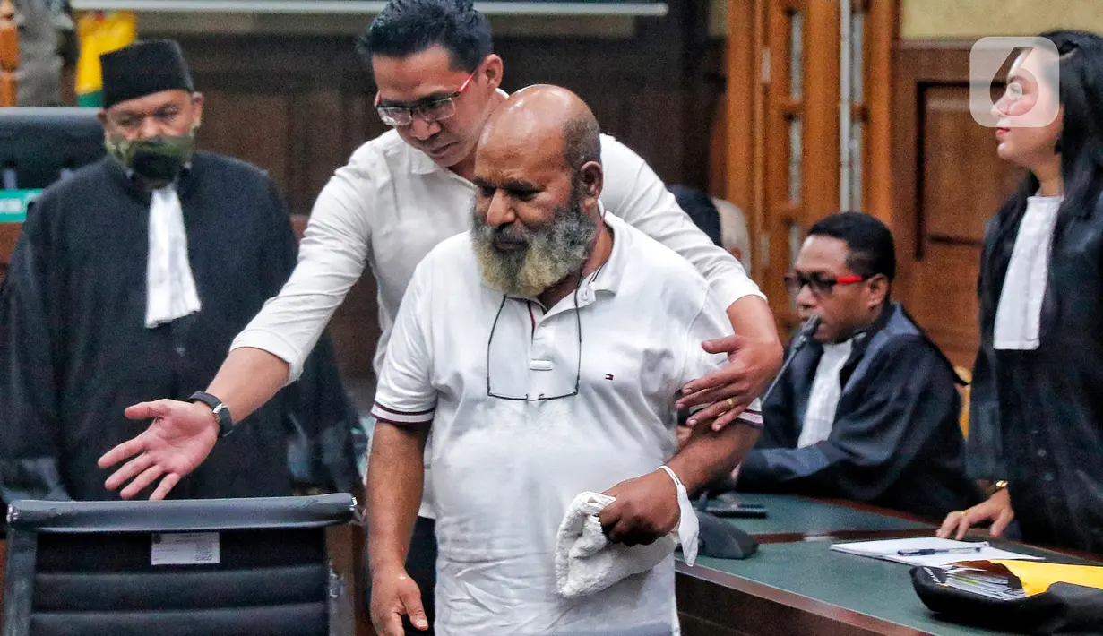 Penolakan tersebut dibacakan langsung oleh Ketua Majelis Hakim, Rianto Adam Pontoh saat membacakan putusan sela. (Liputan6.com/Angga Yuniar)