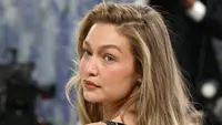 Gigi Hadid - Bradley Cooper Santer Diisukan Telah Menikah, Terciduk Kenakan Cincin Kawin