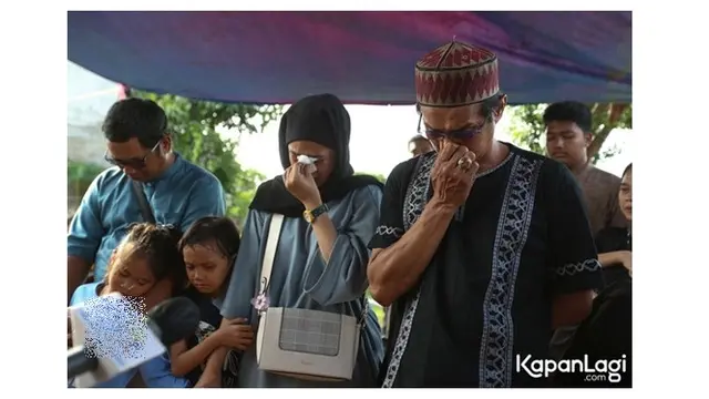 Terkena Strok, Ini 6 Potret Pemakaman Otis Pamutih Pemain 'Suami-Suami Takut Istri'