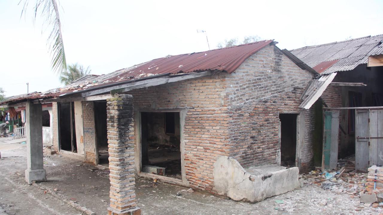 Rumah Warga yang Tergerus Abrasi di Pesisir Sumut