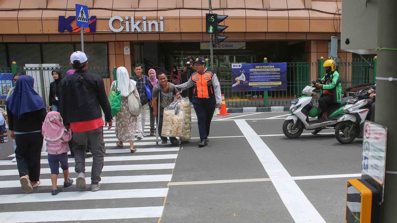 FOTO: Uji Coba Pelican Crossing di Stasiun Cikini,