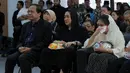 Susana kesedihan begitu terlihat dari para pelayat untuk memberikan penghormatan terakhirnya. Mantan Menko bidang Kemaritiman Rizal Ramli duduk disamping Rachmawati Soekarnoputri yang merupakan istri almarhum. (Deki Prayoga/Bintang.com)