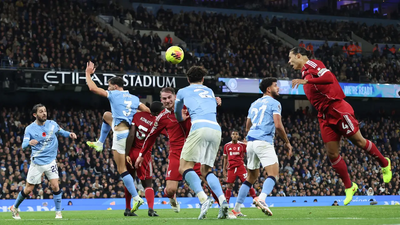 Foto: Melihat Gol Van Dijk yang Dianulir Wasit saat Liverpool Babak Belur Dihajar Manchester City di Liga Inggris