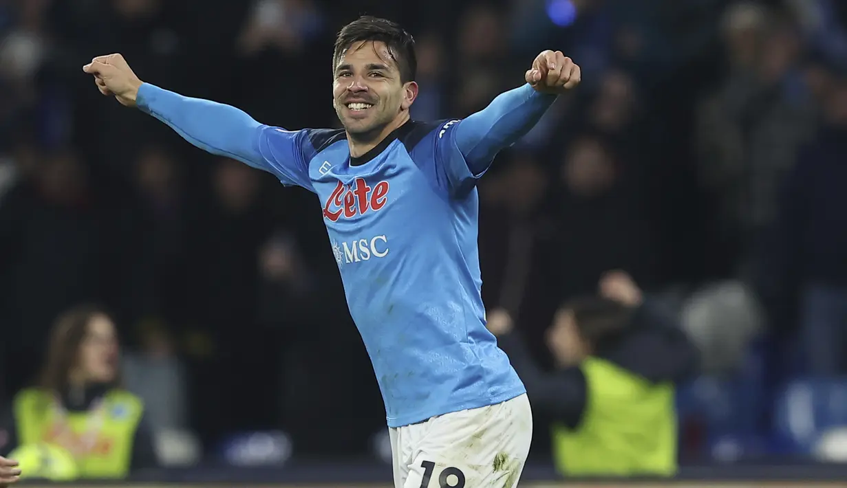 Memasuki menit-menit akhir babak kedua, Napoli berhasil mencetak gol kedua melalui Giovanni Simeone pada menit ke-86. Tembakan kaki kirinya bersarang mulus tanpa bisa dijangkau kiper AS Roma, Rui Patricio. (LaPresse via AP Photo/Alessandro Garofalo)