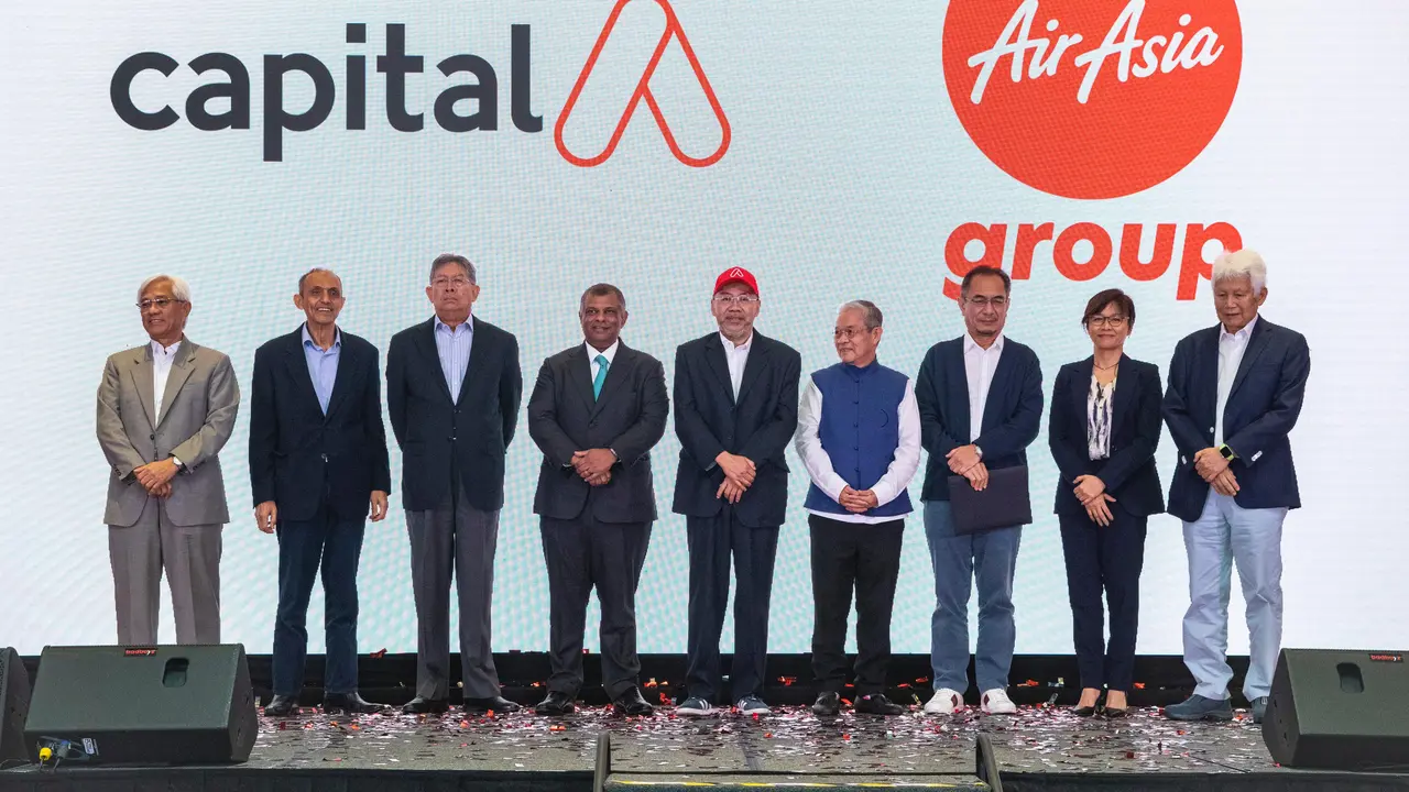 Capital A Berhad dan AirAsia Group Sdn Bhd menandatangani perjanjian jual beli bersyarat dan perjanjian pembelian untuk divestasi strategis Capital A, serta akuisisi strategis Grup AirAsia atas bisnis penerbangannya. (Photo dok. Capital A)