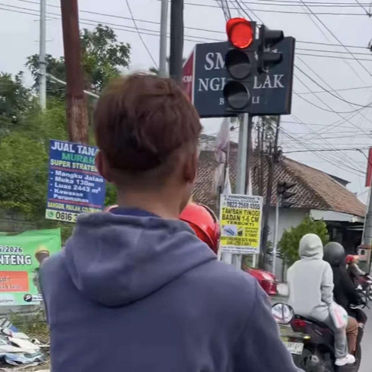 pemotor tak pakai helm