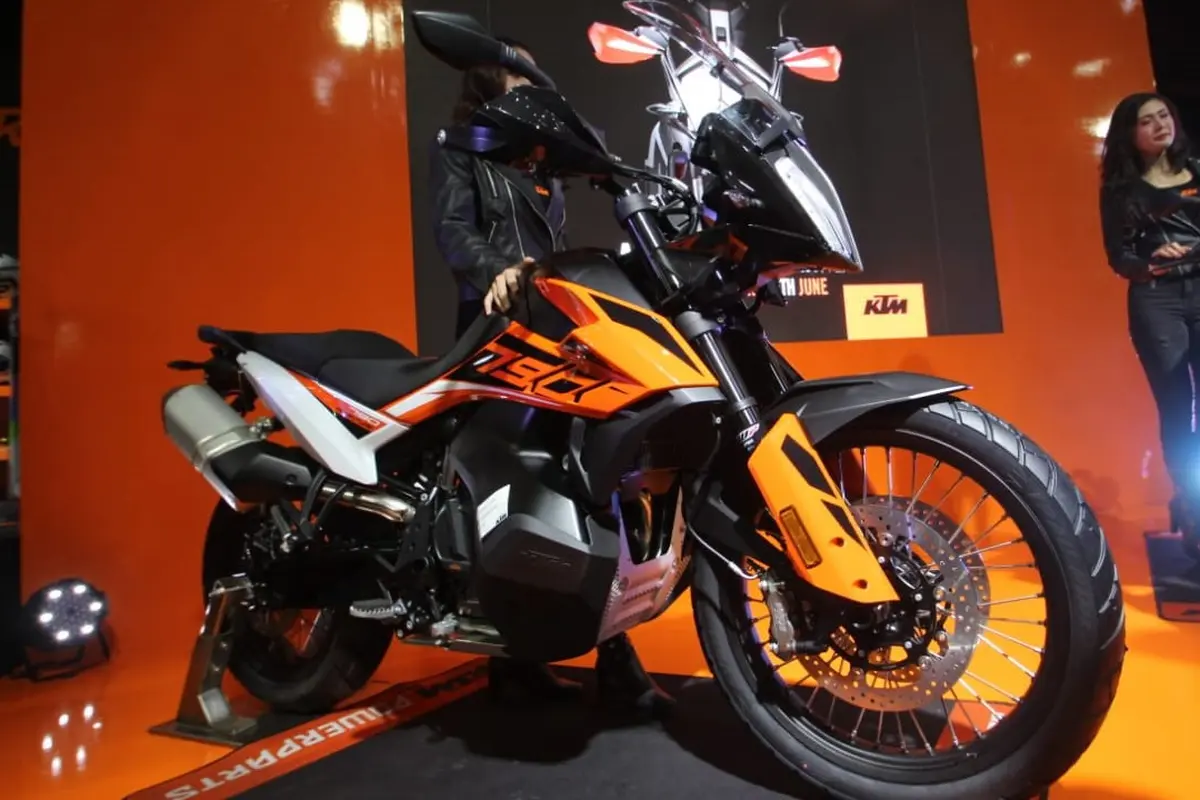 PT. Penta Jaya Laju Motor (PJLM) selaku distributor resmi KTM di Indonesia secara resmi meluncurkan dua motor gede terbaru, KTM 790 Duke dan KTM 790 Adventure di Kemayoran, Jakarta.