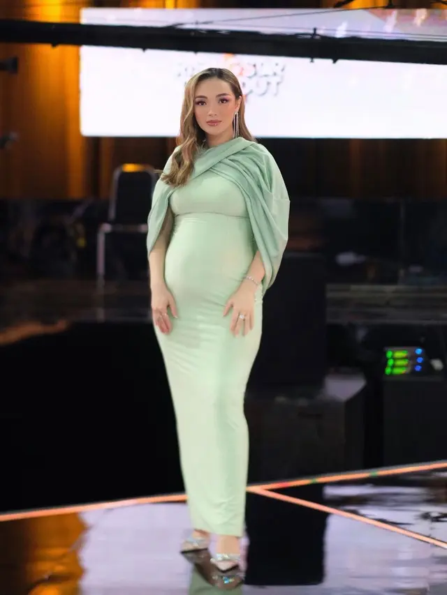 [Fimela] Zaskia Gotik