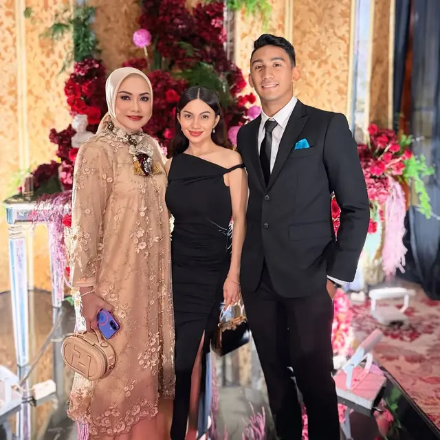 Pesona Effortless Ariel Tatum Temani Daffa Wardhana dan Marini Zumarnis Kondangan, Serasi dengan Calon Mertua