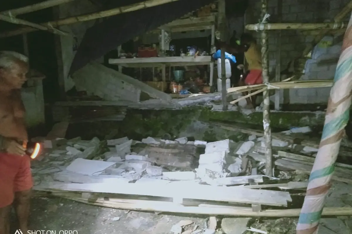 Kerusakan yang ditimbukan akibat gempa yang mengguncang Kabupaten Kepulauan Talaud, Kamis malam.