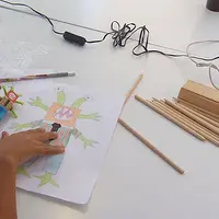 Kamu nggak akan menyangka jika wujud mainan ini tercipta dari coretan anak-anak di kertas. (Via: boredpanda.com)