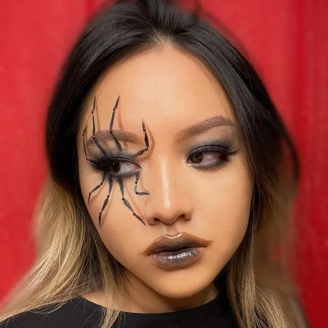 Potret Transformasi Make Up Naja Dewi
