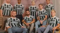 Reaksi Fans soal Jersey Tandang MU yang Dianggap Buruk: Kayak Juventus dan Newcastle, Cocoknya Buat Kondangan