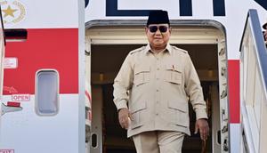 Presiden Republik Indonesia, Prabowo Subianto Tiba di Bandar Udara Internasional Sharm El-Sheikh, Republik Arab Mesir untuk menghadiri Konferensi Tingkat Tinggi (KTT). (Sumber Foto: BPMI Setpres).
