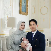 Intip potret Anisha Rosnah sambut Lebaran dalam sebuah foto keluarga bangsawan (@brilliantday_photography)