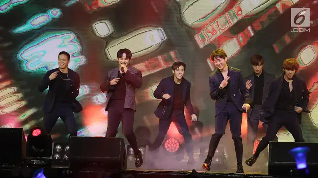 Aksi Panggung Boy Band BTOB Pikau Para Melody Indonesia