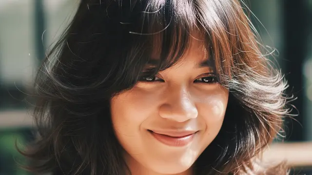 Model Rambut Medium dengan Poni Anti Lepek