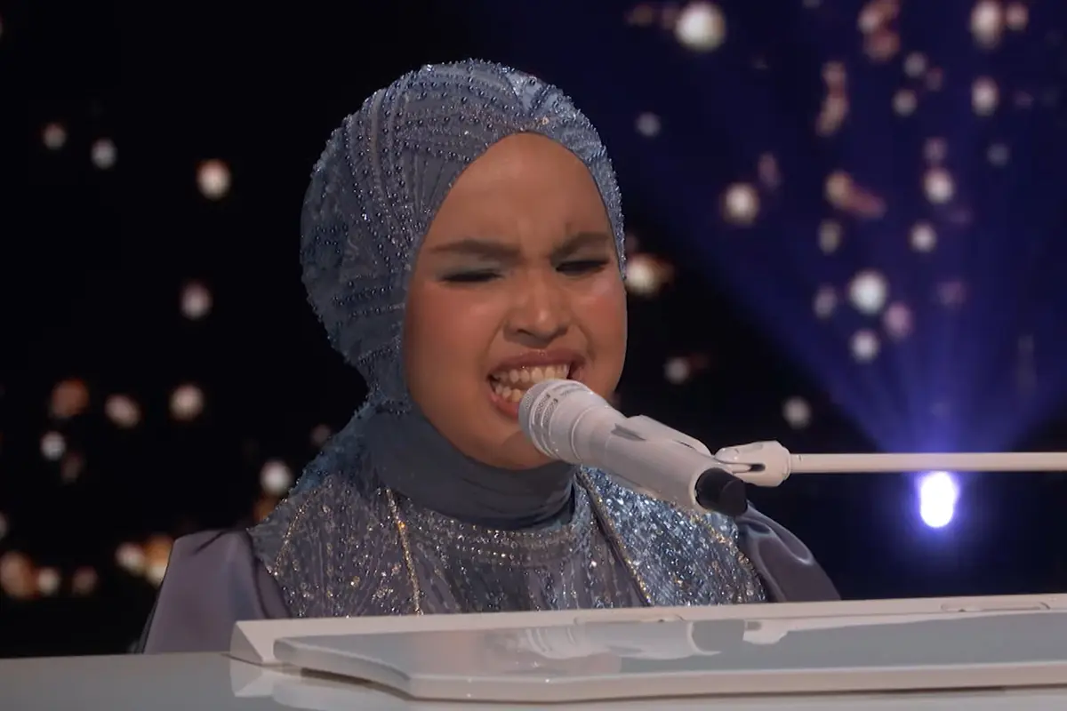 Putri Ariani Bawakan Lagu Elton Jhon di Final America’s Got Talent, Simon Cowell: Kamu Adalah Berlian Langka. Foto: tangkapan layar Youtube AGT.