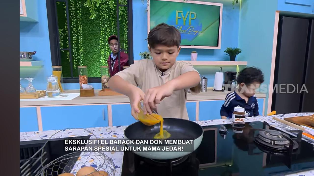 Dijuluki Cowok Greenflag, Potret El Barack Jago Masak di Usia 10 Tahun - Sering Buatkan Sarapan Untuk Jessica Iskandar