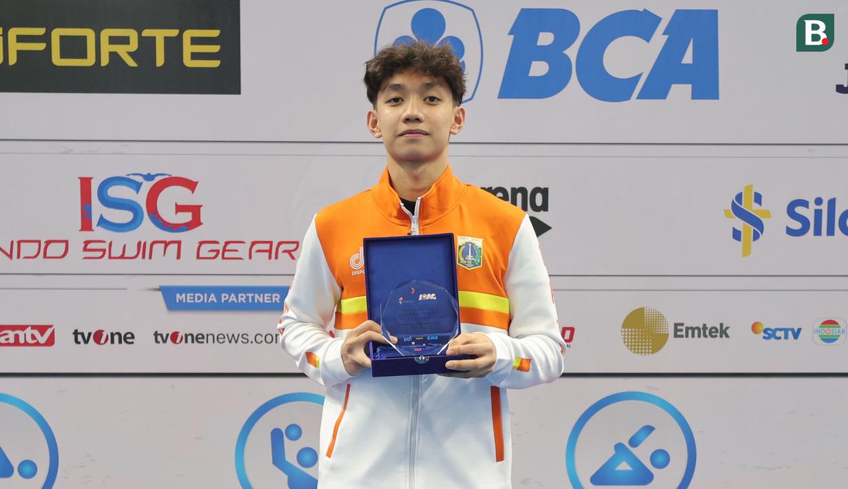 Didi June Elbert kelompok umur putra pada ajang Indonesia Open Aquatic Championships (IOAC) 2025 yang diadakan di di Stadion Akuatik Gelora Bung Karno (GBK), Senayan, Jakarta. (Bola.com/Abdul Aziz)