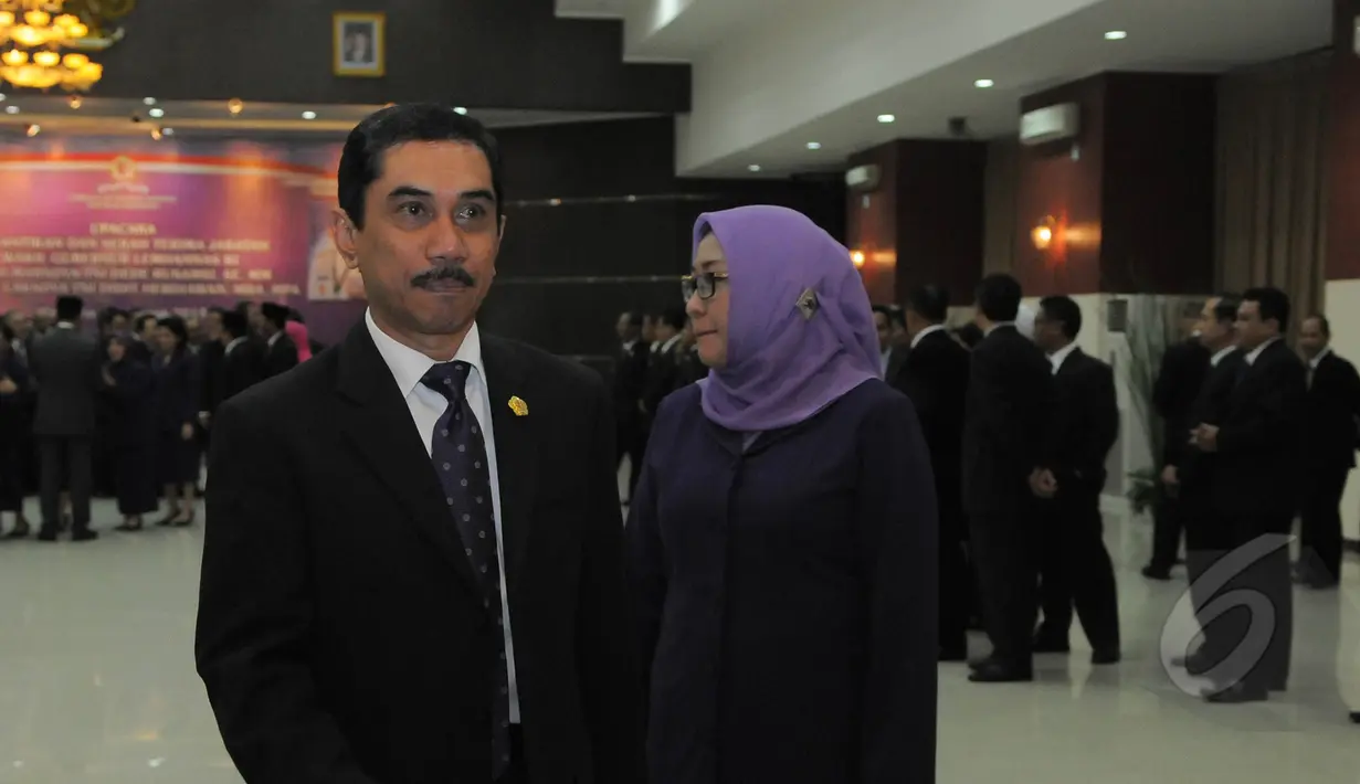 Komjen (Pol) Suhardi Alius (kiri) terlihat mengikuti prosesi pelantikan Wagub Lemhannas Laksamana Madya (Laksdya) Didit Herdiawan di Gedung Pancagatra Lemhannas, Jakarta, Rabu (11/3/2015). (Liputan6.com/Herman Zakharia)