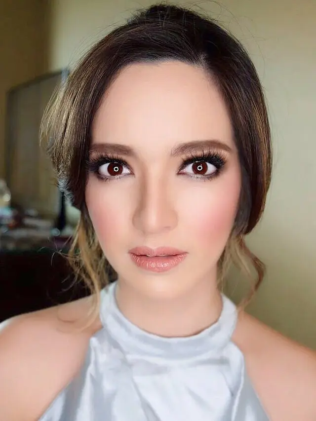 [Bintang] Kondangan Makin Kece dengan Inspirasi 5 Gaya Rambut Nia Ramadhani Ini